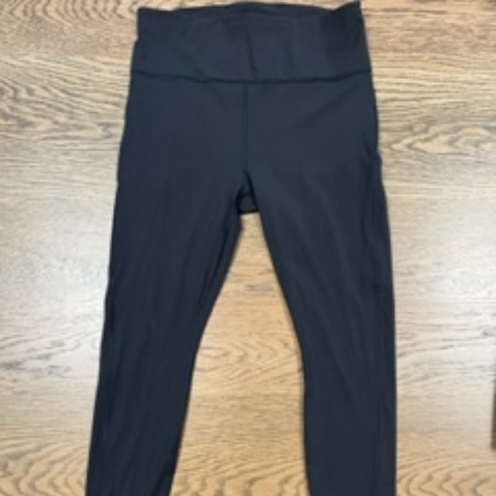 Athleta Ultimate Stash Pocket 7/8 Tight - Black - Size M